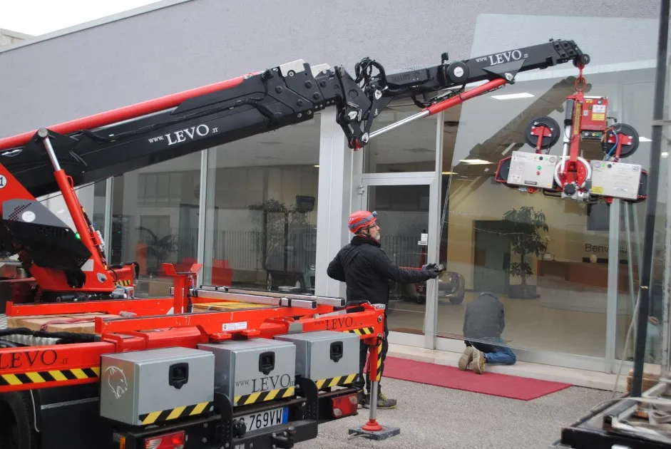 REPLACEMENT OF GLAZING WITH DSKEB2.
